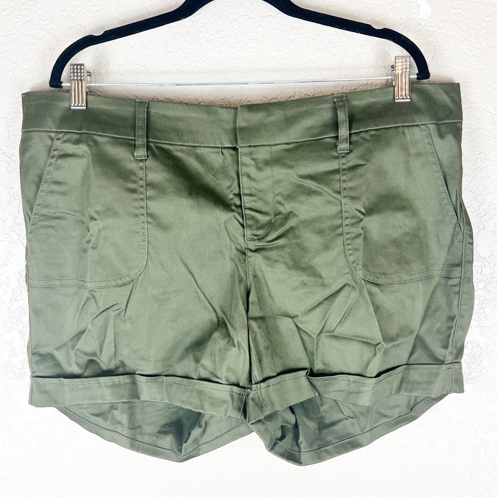 Torrid high rise olive green cargo cuffed shorts